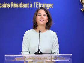 La ministre allemande des Affaires étrangères, Annalena Baerbock, en conférence de presse à Rabat, au siège du ministère marocain des Affaires étrangères, le 25 août 2022.