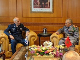 Le chef de la direction de la stratégie (Armée israëlienne), Tal Kelman, reçu par le général de corps d'armée (FAR), El Farouk Belkhir.