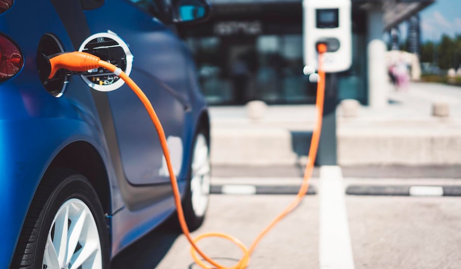 Voiture électrique recharge