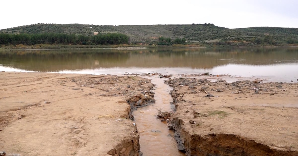 Dayet Sous l’effet des pluies, le lac Dayet Erroumi renaît — les abords, eux ...