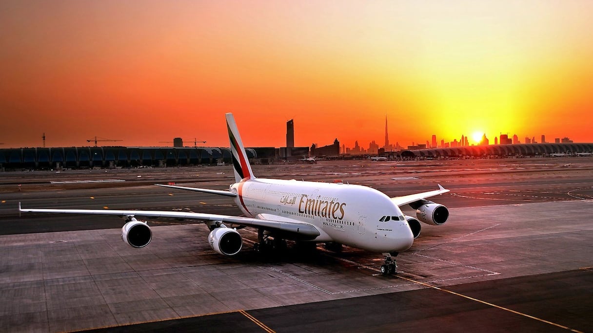 Dans le duel qui a opposé les deux grands de l'aviation mondiale, le français Airbus n'a pas lésiné sur les moyens et a sorti son dernier bijou, le A380, qui a d'ailleurs séduit la compagnie émiratie Emirates. Celle-ci lui a commandé 90 appareils dont 38 sont en ligne