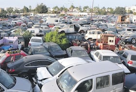 Des véhicules parqués dans l'une des fourrières de Casablanca.
