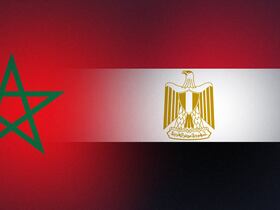 Les drapeaux du Maroc et de l'Égypte.