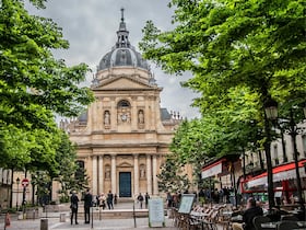 L'université La Sorbonne-Paris IV.