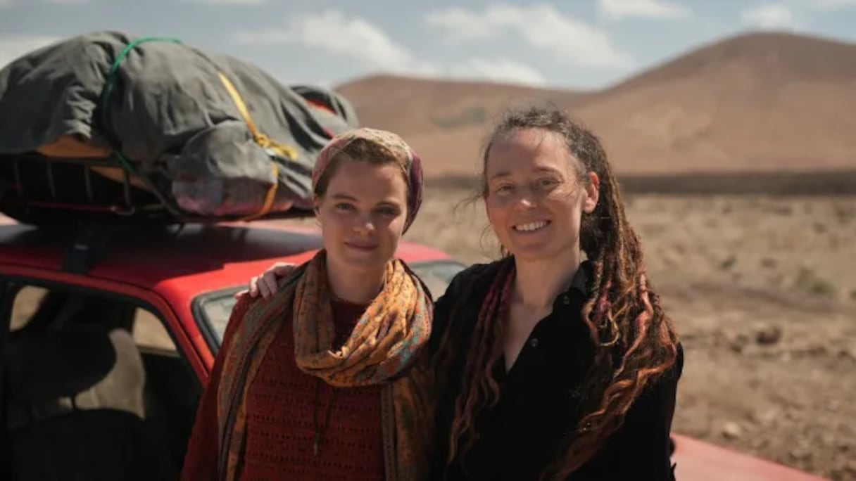 Marine Johnson (à droite) sur le tournage du film "The Hourglass".