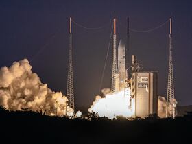 La fusée Ariane 5 d'Arianespace avec à son bord le satellite EUTELSAT Konnect VHTS qui s'élève depuis la rampe de lancement en Guyane française, le 7 septembre 2022.
