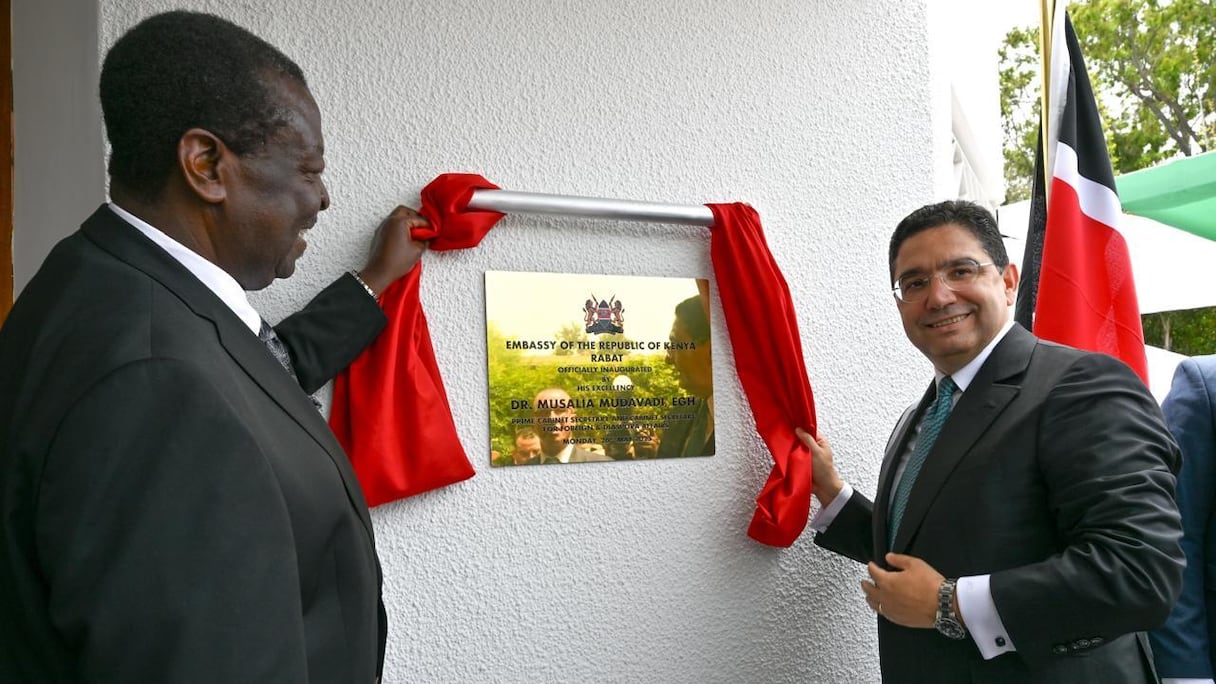 Musalia Mudavadi, Premier ministre, chef de la diplomatie du Kenya, et Nacer Bourita, ministre des Affaires étrangères, inaugurant l'ambassade du Kenya à Rabat le 26 mai 2025 (Y.Manna/Le360).