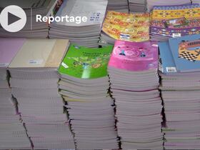 La rentrée scolaire arrive à grands pas et la disponibilité et les prix des cahiers font débat.