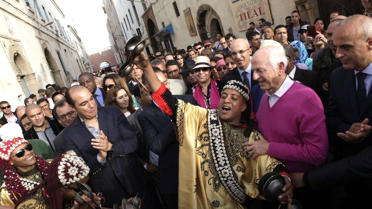 Et sa ville l'accueille comme il se doit, qui ne l'oublie pas non plus. 
