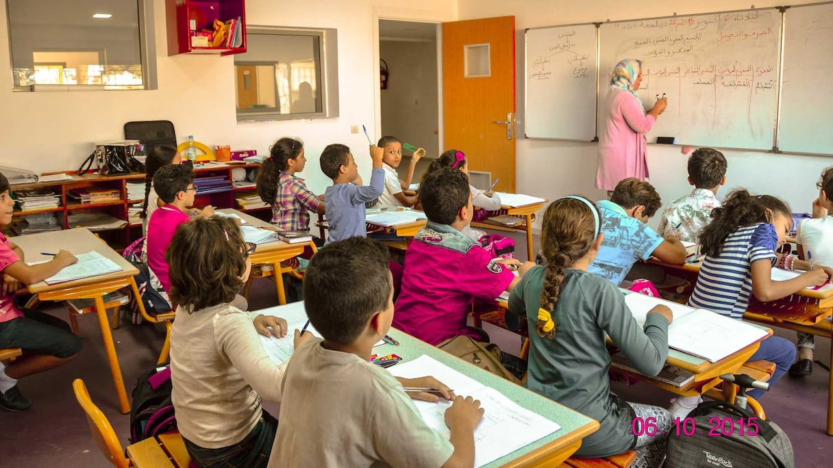 Une salle de classe.
