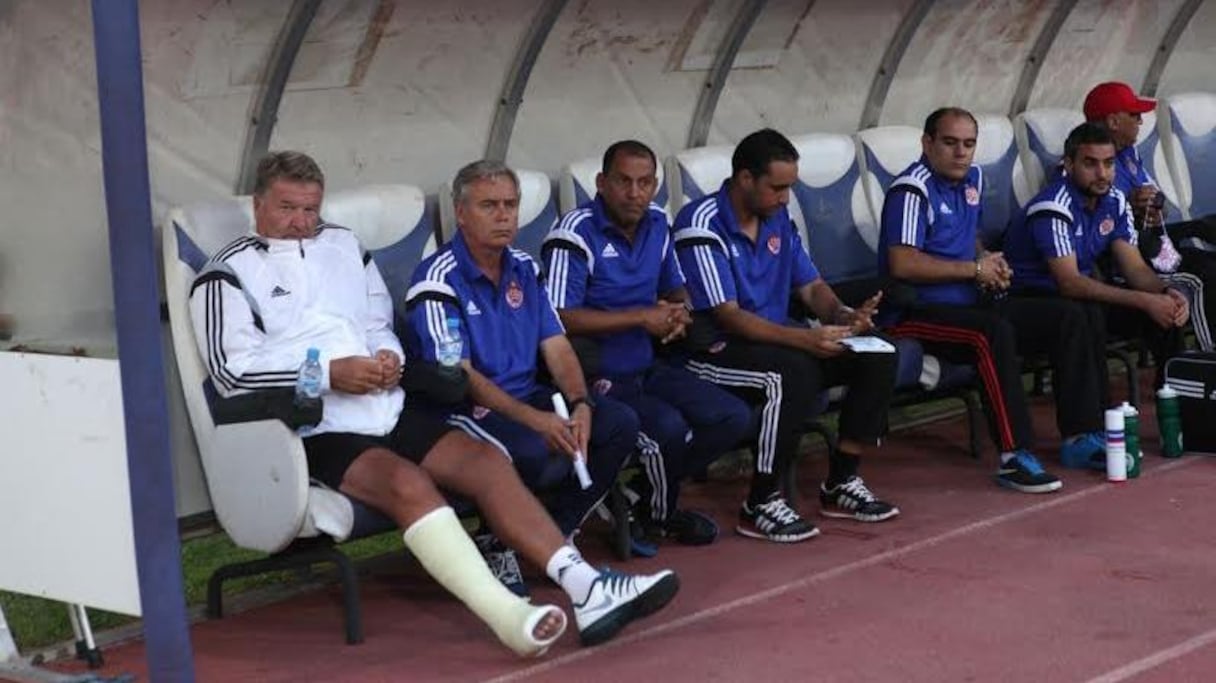 John Toshack, toujours blessé à la jambe n'a pas dû apprécier le spectacle de sa défense totalement dépassée. 
