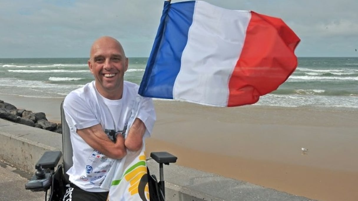 Philippe Croizon après sa traversée de la Manche, le 20 septembre 2010 à Wissant dans le Pas-de-Calais.
