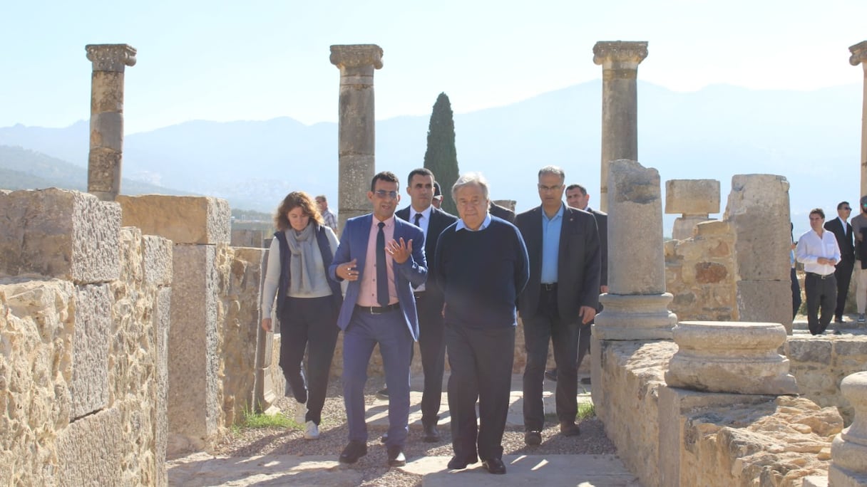 Le Secrétaire général de l'ONU, Antonio Guterres, lors de sa visite du site archéologique de Volubilis.
