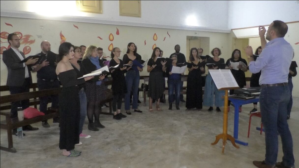 Dans les coulisses des répétitions du Chœur de Chambre du Maroc, dirigé par Amine Hadef, à Casablanca.

