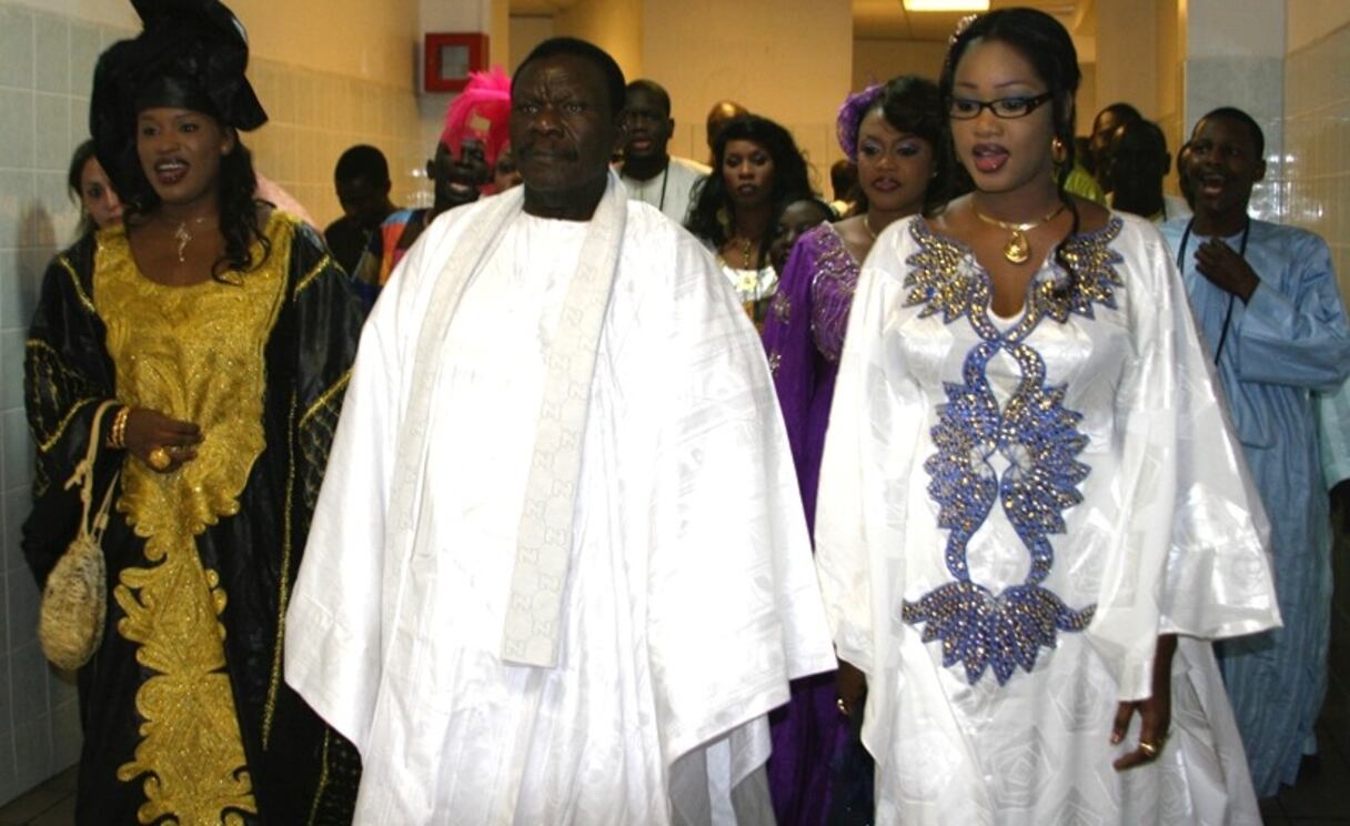 Cheikh Béthio Thioune et quelques unes de ses nombreuses épouses. 
