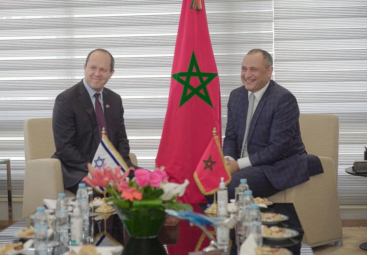 Le ministre israélien de l’Economie et de l’industrie, Nir Barkat et Ryad Mezzour, ministre de l'Industrie et du commerce.