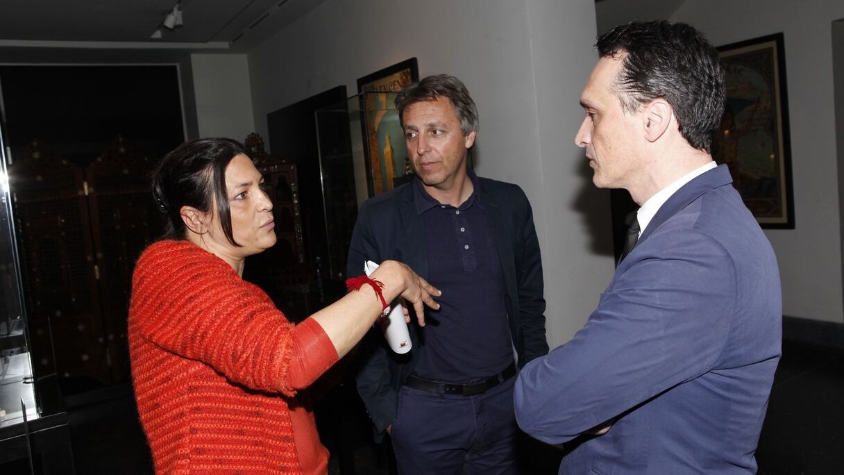 Naima Slaoui, Alain Corbier Labasse, directeur de l'Institut français de Casablanca et Jean-Marc Berthon, directeur de l'Institut français du Maroc, partagent une discussion passionnée autour de l'événement qui les a réunis jeudi soir.  
