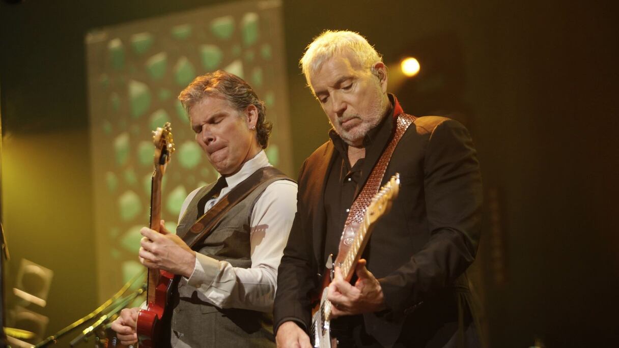 Le théâtre était comble, mardi soir, pour un concert intimiste porté vers l'universel. Rythmes carribéens et brésiliens, vibrations bluesy, mots abrasifs sous les lumières suaves des soleils qui ne réchauffent pas tout le monde. 
