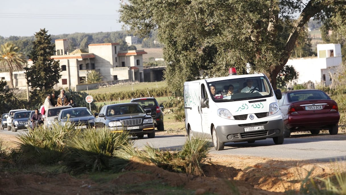 La famille et les amis de Fatéma Oufkir sont venus lui dire Adieu au cimetière Sidi Mohamed Ben Abdellah, à Sidi Allal Bahraoui.
