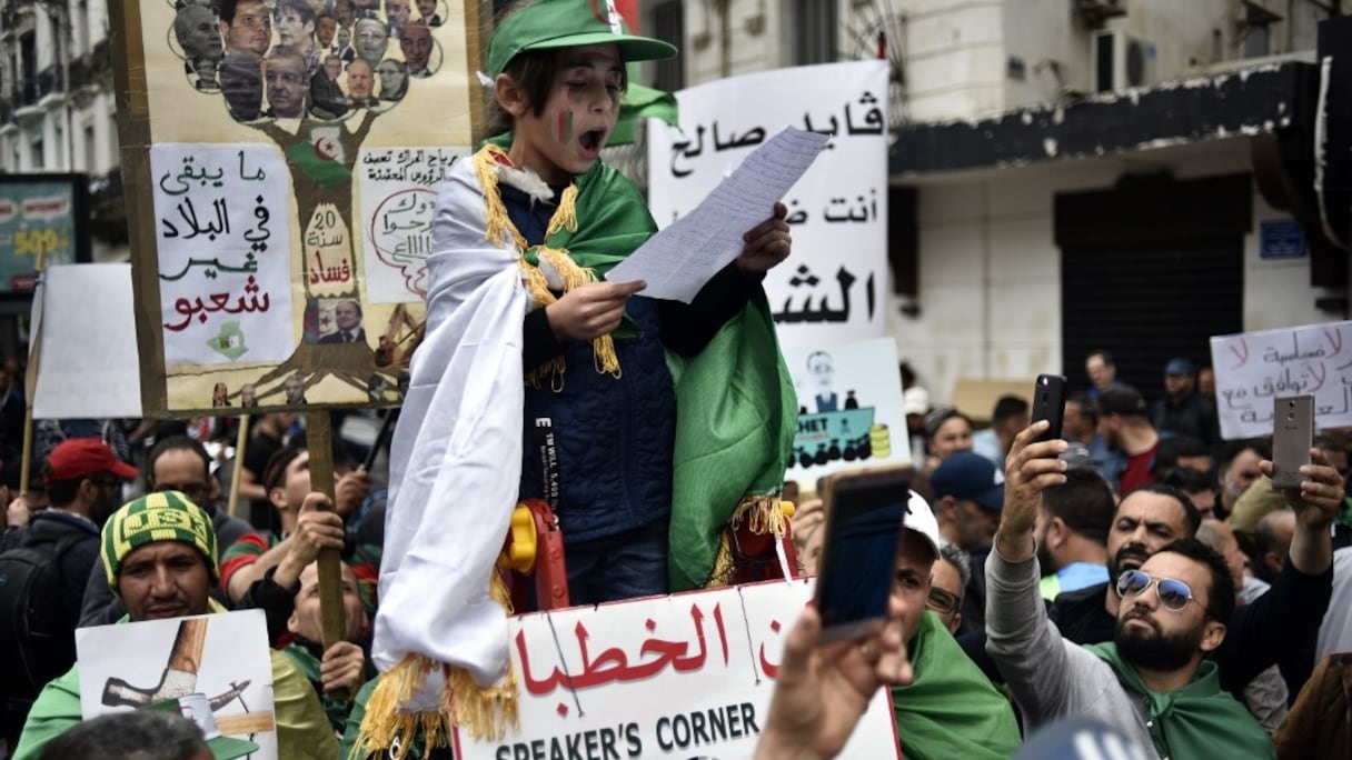 Lors de la manifestation anti-système organisée ce vendredi à Alger.
