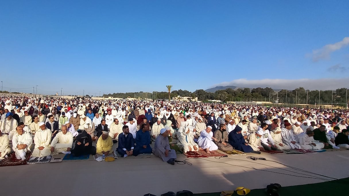 A Fès, des fidèles ont afflué vers la mossala de la ville pour perpétuer ce vieux rituel religieux. 
