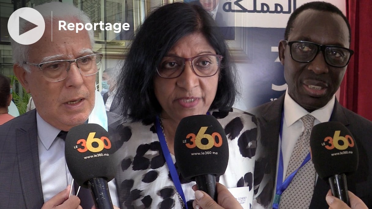 Babacar Diagne, président du Conseil national de régulation de l'audiovisuel du Sénégal, Bano Sabra, directrice de Gender Concerns International, et Mohamed Salah Ben Aïssa, secrétaire général adjoint et chef du centre de la Ligue des Etats arabes à Tunis.
