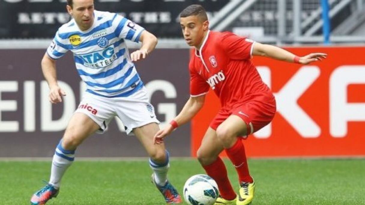 Bilal Ould Chikh, 17 ans, impressionne le public du club néerlandais FC Twinte en ce début de saison. Ca lui a déjà valu une convocation dans l’équipe junior des Pays-Bas.
