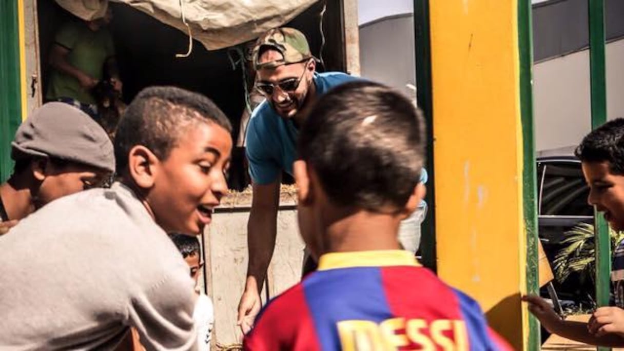 Les enfants mettent également la main à la pâte. 
