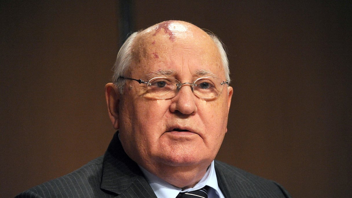 Dans cette photo d'archive prise le 25 novembre 2011, l'ancien président de l'Union soviétique Mikhaïl Gorbatchev donne une conférence de presse à Montpellier dans le sud de la France dans le cadre de la réunion annuelle du New Policy Forum.
