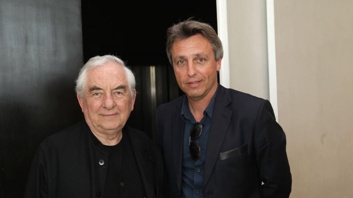 Daniel Buren, artiste français et Alban Corbier Labasse, directeur de l'Institut français de Casablanca.
