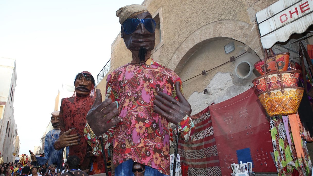 Ces immenses marionnettes ont fait sensation dans les rues d'El Jadida 
