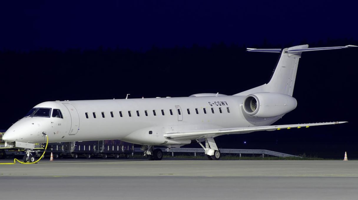 Un Embraer 145.
