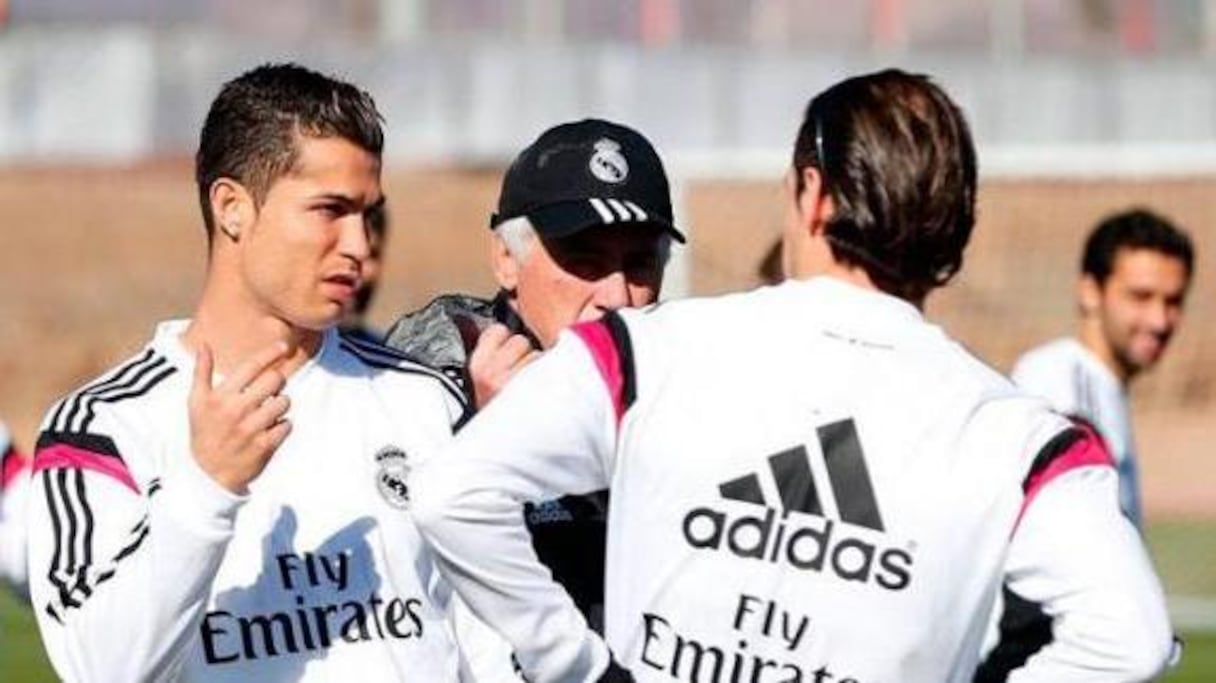 Sous les yeux de Mister Ancelotti, les deux stars du Real, Cristiano Ronaldo et Gareth Bale parfont leurs automatismes.
