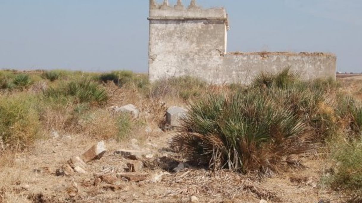 Au lendemain de la nuit de Arafat, les habitants de M'dakra ont découvert avec effroi la profanation de leur cimetière. 
