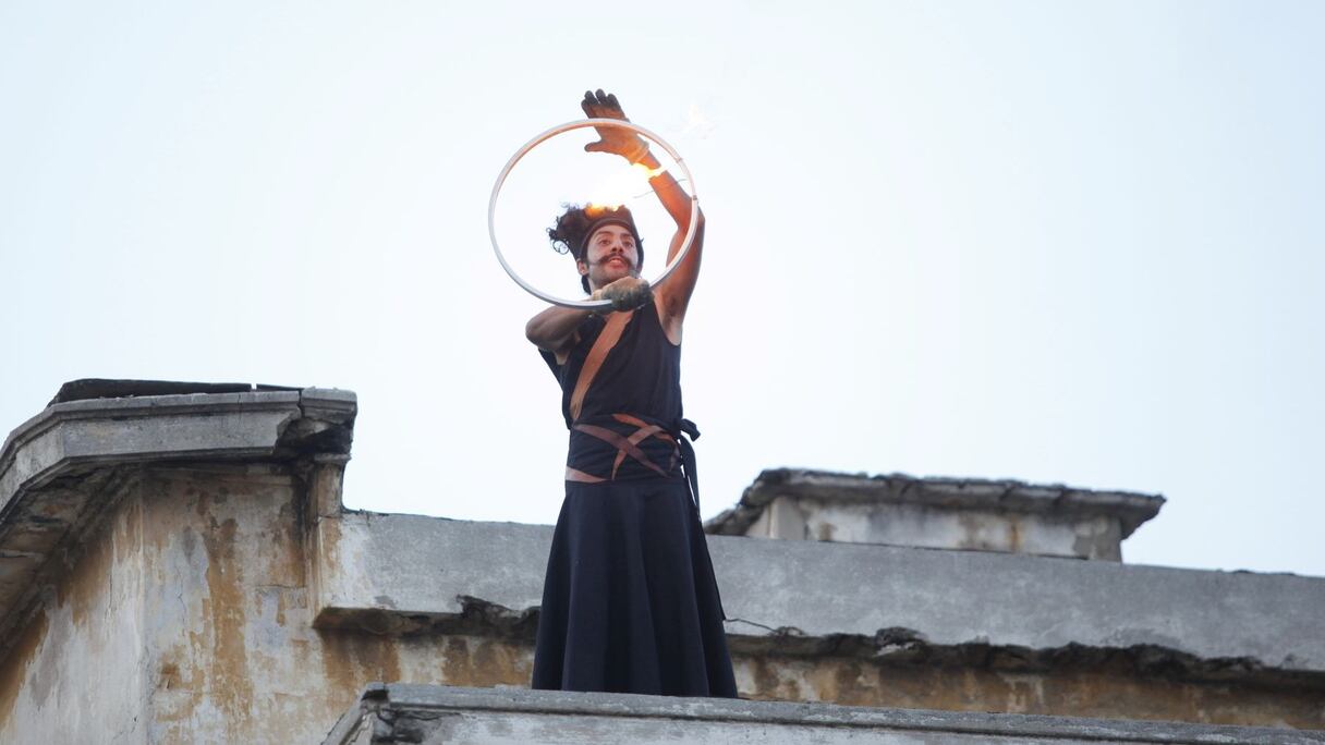 Les festivaliers ont eu droit à un show haut en couleur de la Troupe Coloko
