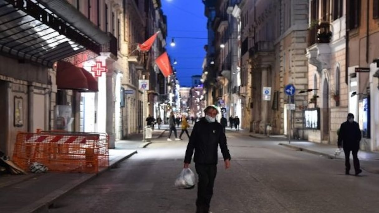 On ne mage plus chez les parents et on court en solo... l'Italie s'habitue à une nouvelle vie casanière.
