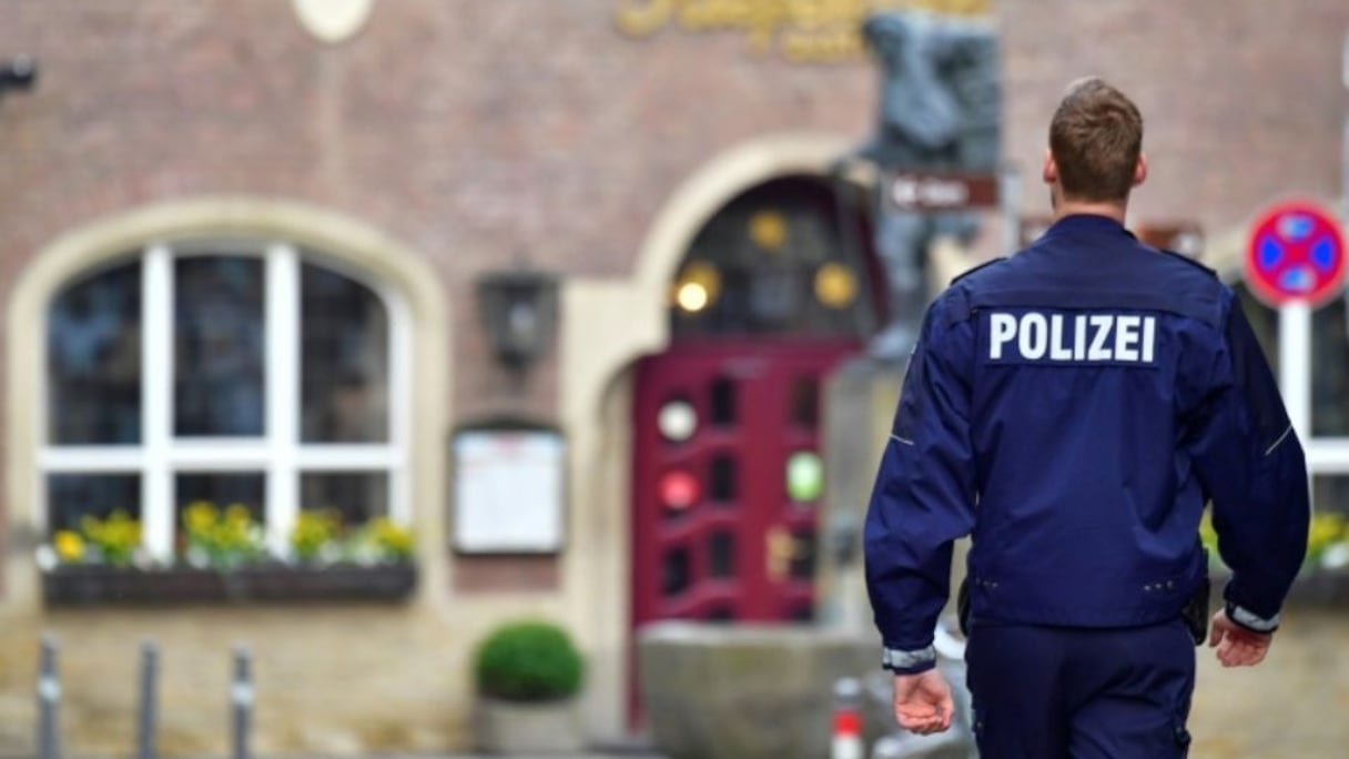 Le drame, survenu en plein centre-ville à un moment où les terrasses des cafés étaient bondées, a coûté la vie à deux personnes.
