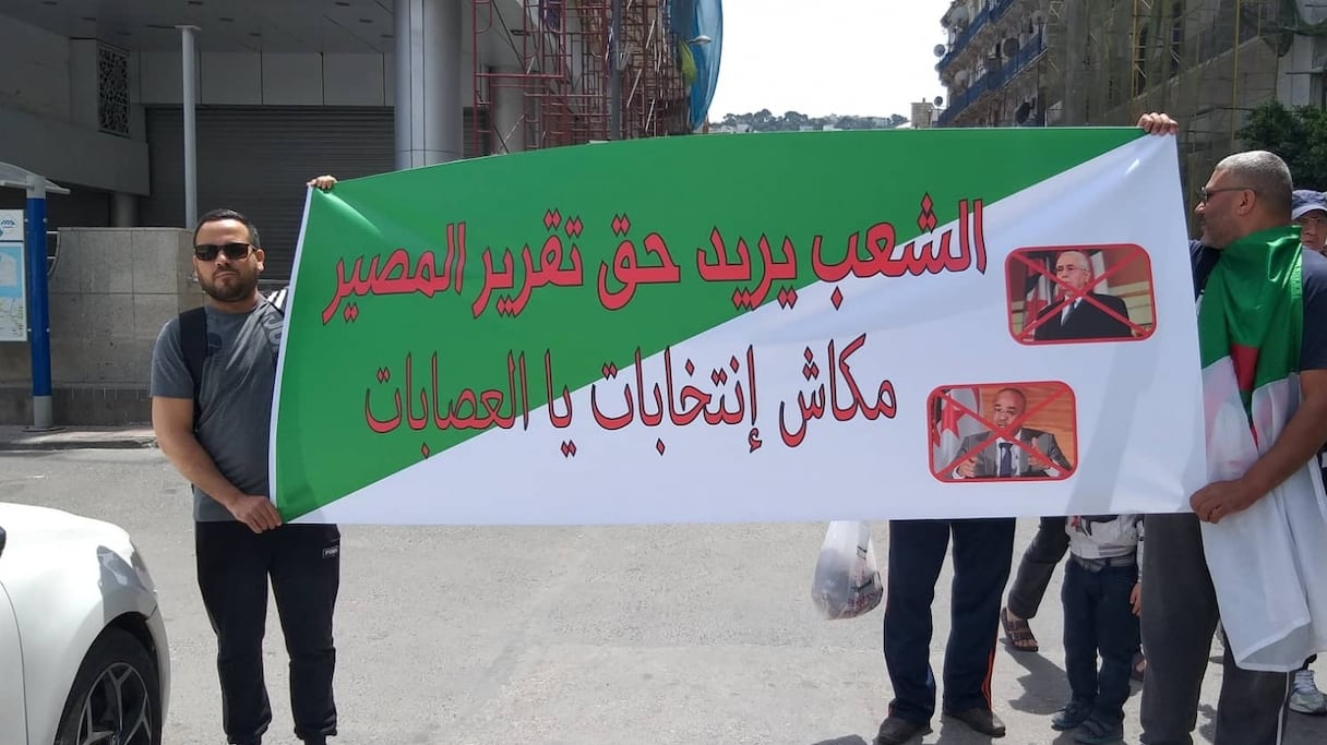 Slogans et pancartes contre Saïd Salah, vendredi 17 mai en Algérie.
