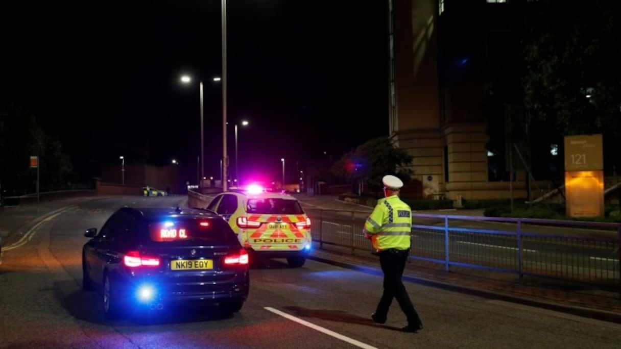 La police britannique boucle un secteur de Reading, à l'ouest de Londres, après une attaque au couteau le 20 juin 2020.
