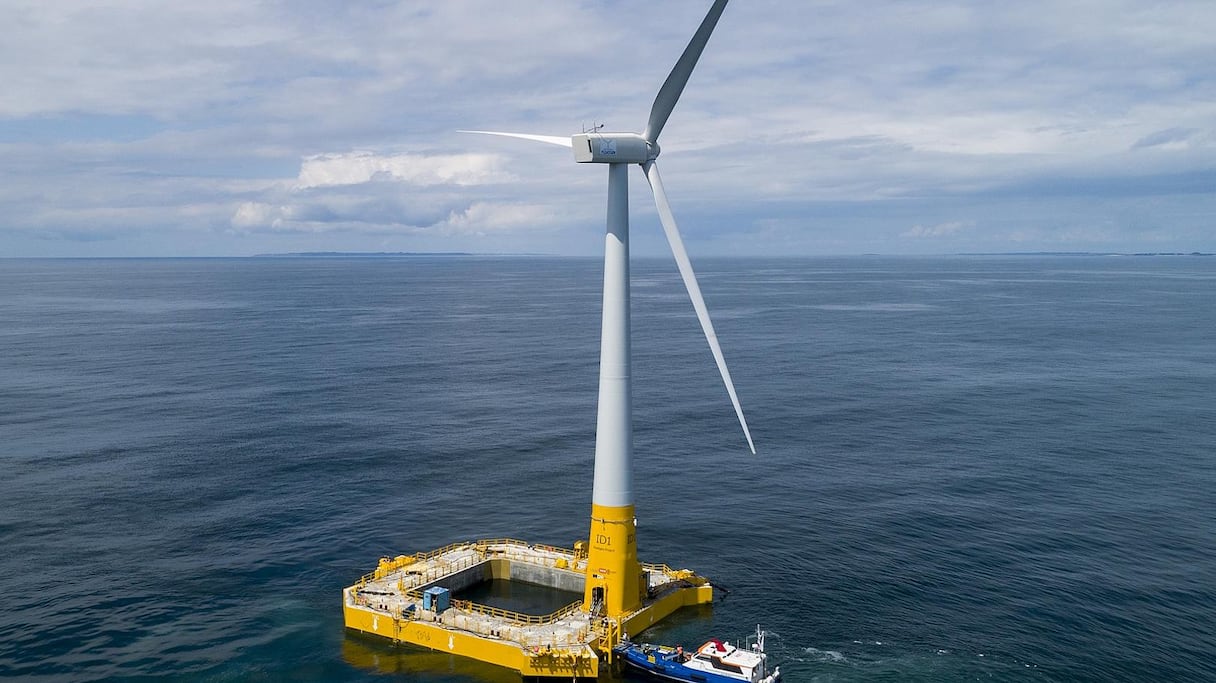 Une éolienne offshore flottante au large des cotes californiennes, aux Etats-Unis.
