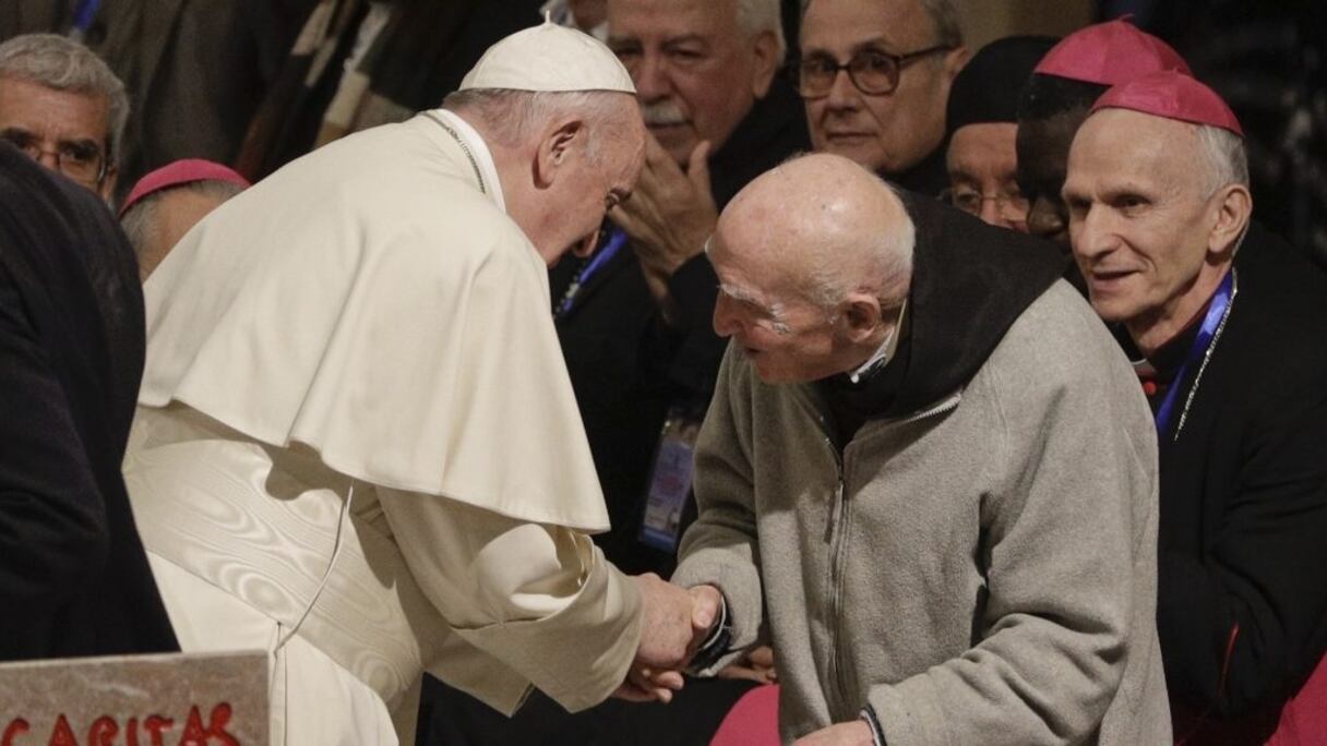 Le pape François et le dernier moine de Tibhirine, le frère Jean-Pierre Schumacher.
