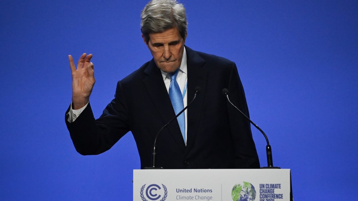 L'envoyé spécial des Etats-Unis pour le climat, John Kerry, lors d'une déclaration conjointe de Pékin et de Washington renforçant l'action climatique dans les années 2020 lors de la COP26 à Glasgow, le 10 novembre 2021.
