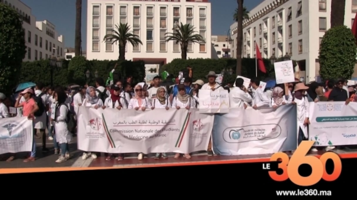 Sit-in des étudiants en médecine devant le parlement, le jeudi 30 mai 2019
