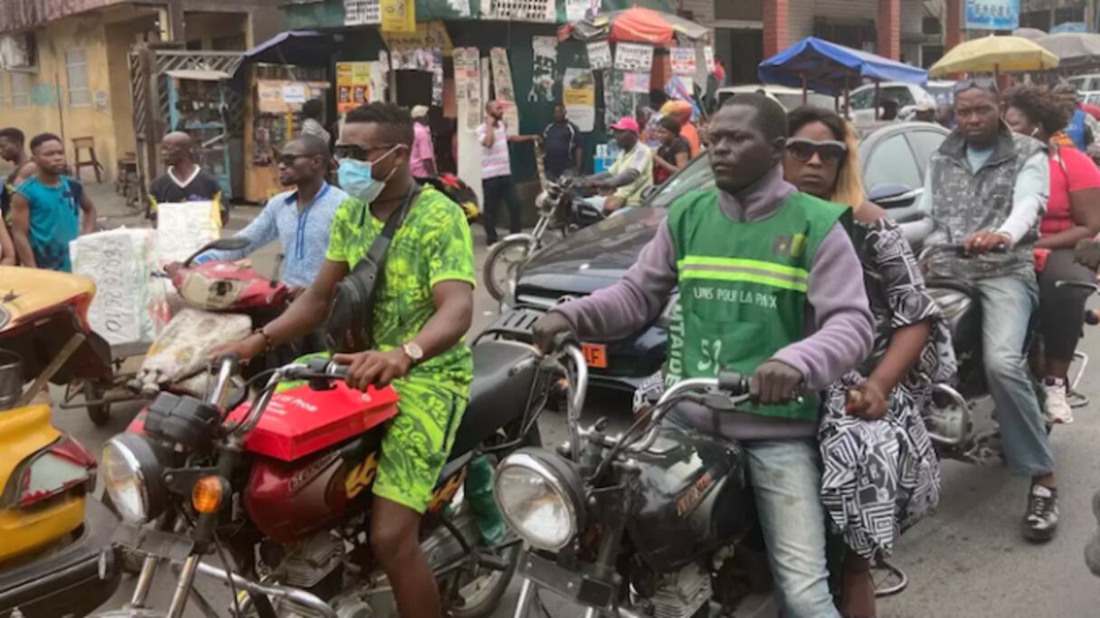Les Camerounais peinent à changer de comportement.
