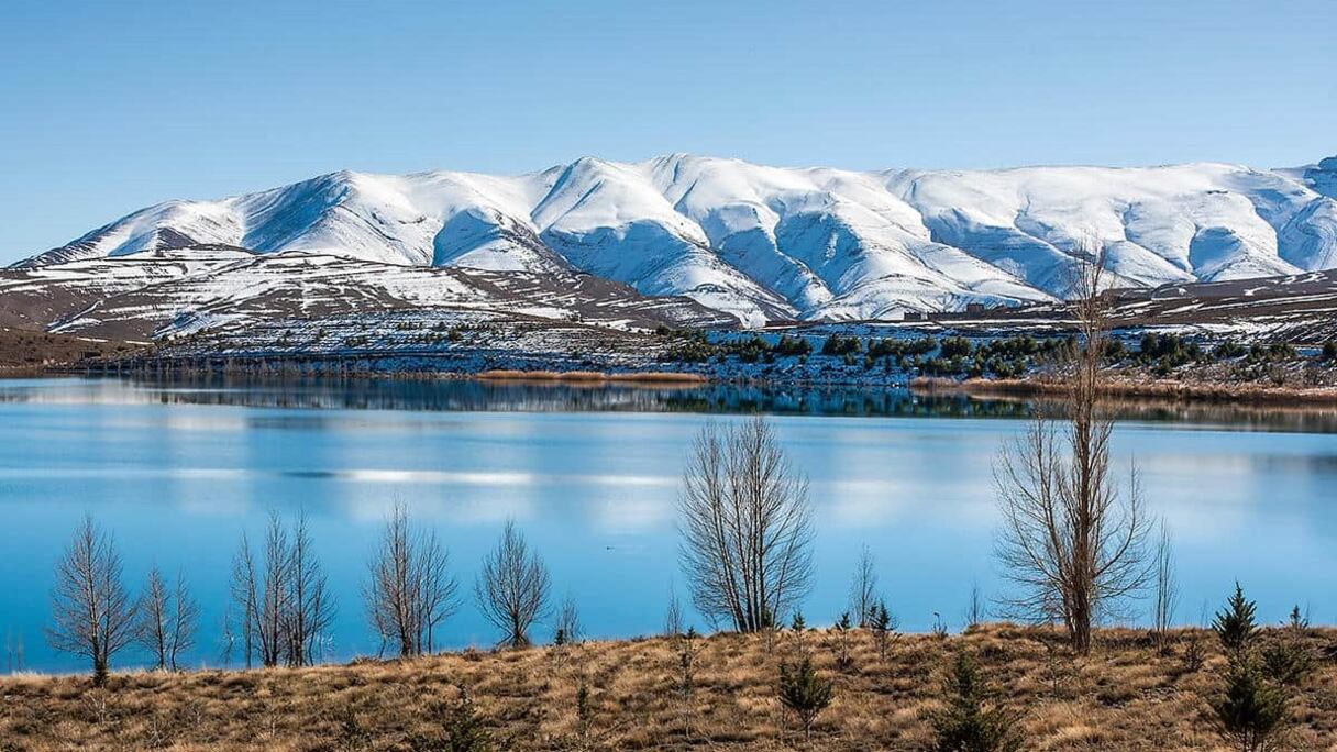 A une altitude de 2.119 mètres, dans le centre du Haut Atlas, près de la commune rurale d'Imilchil, les abords du lac Tislit sont le pâturage réservé des différentes fractions de la tribu Aït Haddidou. 
