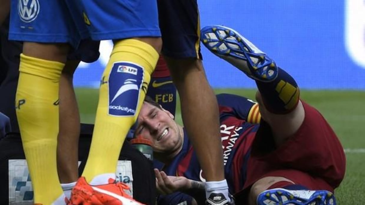 Lionel Messi s'est blessé au genou ce 26 septembre 2015 et risque d'être absent 8 semaines.
