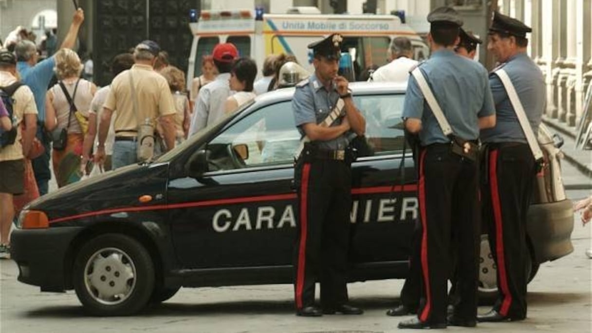 Les carabiniers sont sur le qui-vive.
