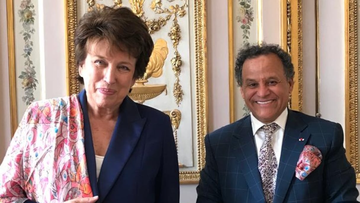 Roselyne Bachelot, ministre française de la Culture, avec Mehdi Qotbi, président de la Fondation nationale des musées du Maroc (FNMM), à Paris, le 23 juillet 2020. 
