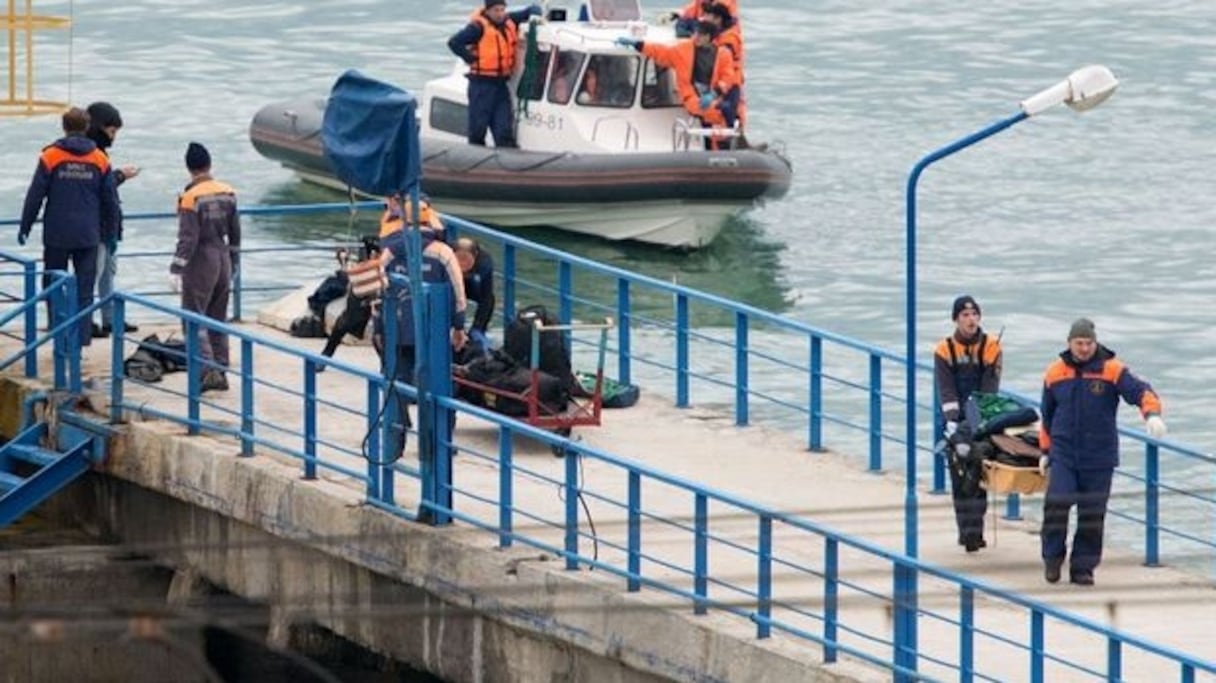 Des débris de l'avion et un premier corps ont été retrouvés. 
