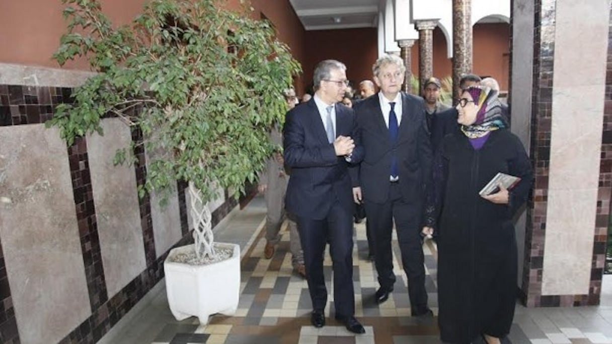 Hakima Fasly, adjointe du maire de Casablanca , le maire d'Amsterdam, Karim Kassi Lahlou, gouverneur de la préfecture Anfa et l'ambassadeur des Pays-Bas au Maroc Ronald Gerard Strikke.
